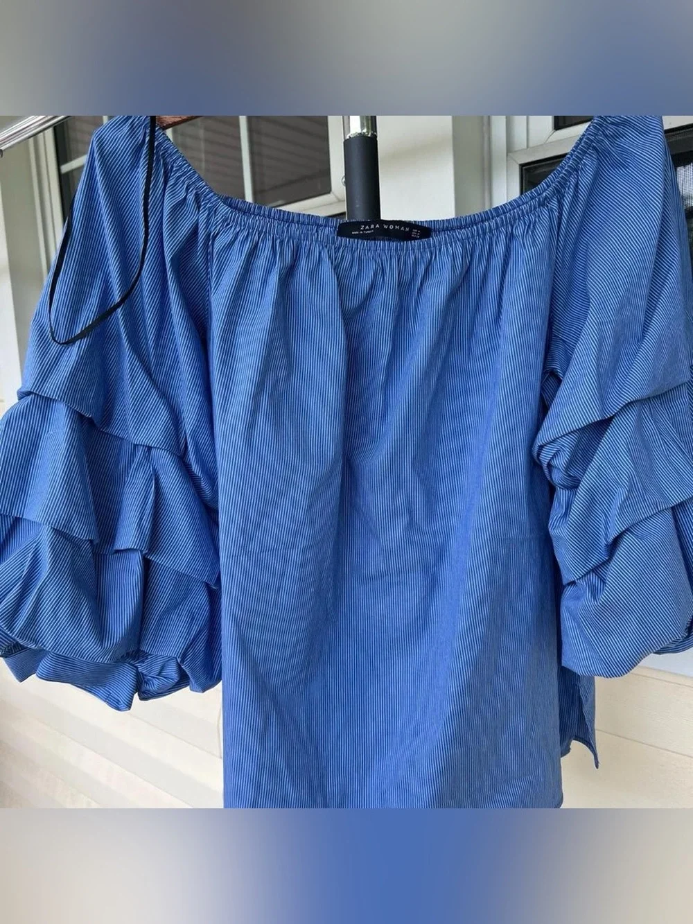 Zara Off the shoulder ruffle puff sleeve top - blue striped - Medium - NWOT